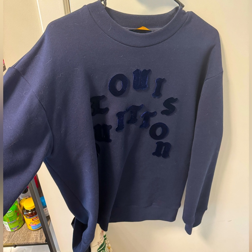 Authentic LV men sweatshirt. logo.  Size  m